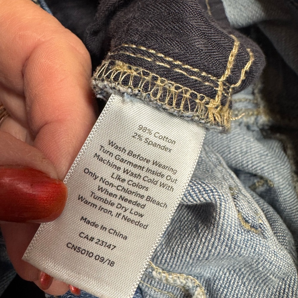 Talbots Women's FLAWLESS   GIRLFRIEND DENIMSHORTS   SIZE: 10     #H - Picture 7 of 7